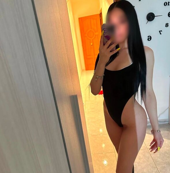 Sunt noua pe site, Larisa,
