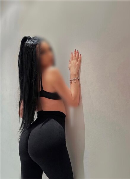 Sunt noua pe site, Larisa,