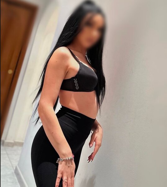 Sunt noua pe site, Larisa,